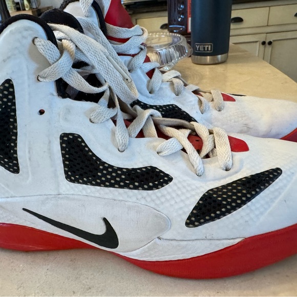 Nike Youth size 7 Hyperfuse Basketball shoe - Picture 2 of 5
